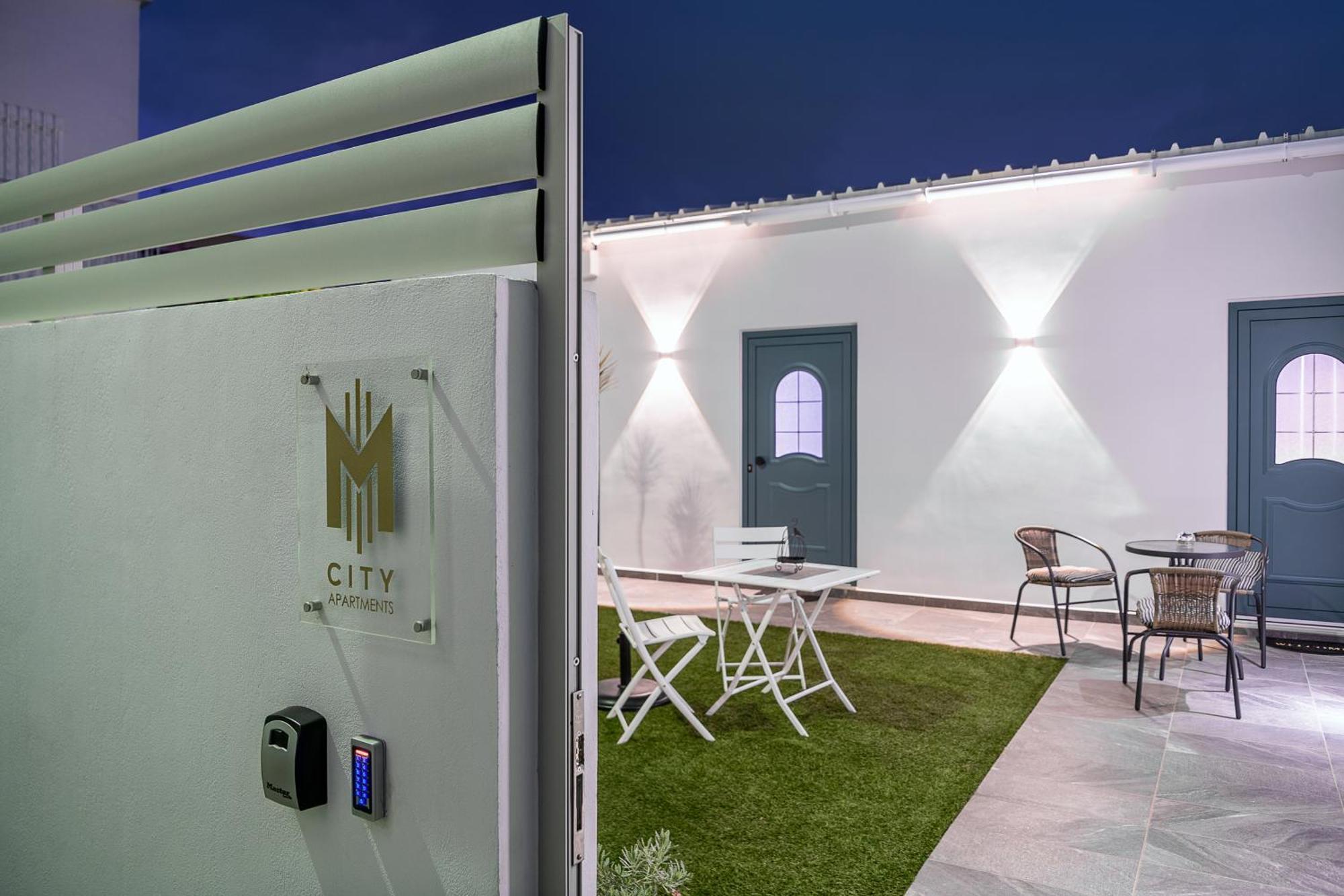 M City Apartments 100M From The Beach Ханья Экстерьер фото